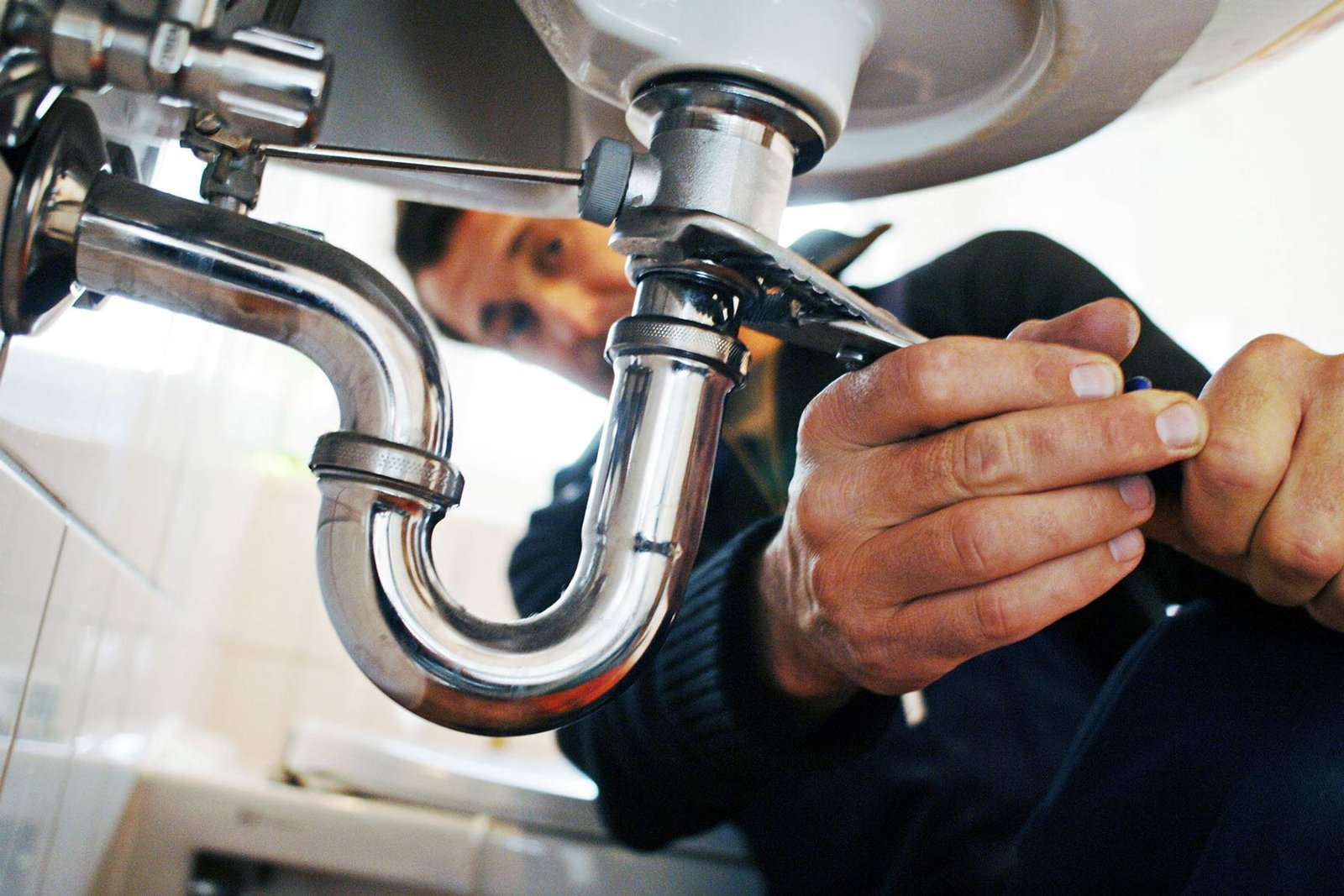 close-up-of-plumber-repairing-sink-with-tool-in-ba-2025-02-04-02-12-53-9XBKELG.jpg